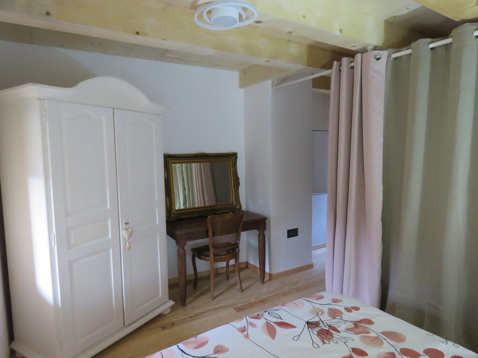 alt="chambre 2 du gîte Chez Maria en Savoie"