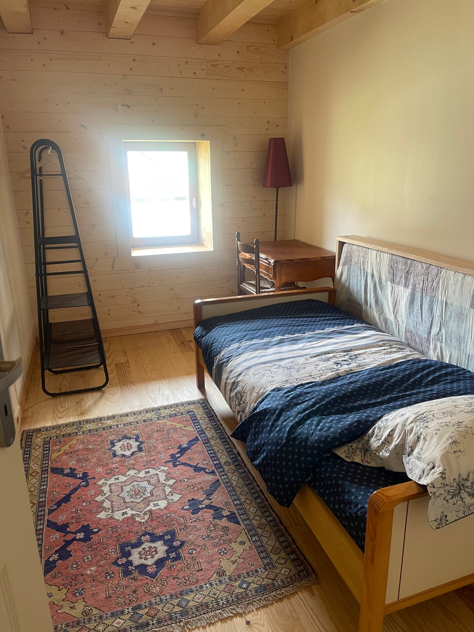 alt="Chambre confortable du gîte Chez Maria en Savoie"