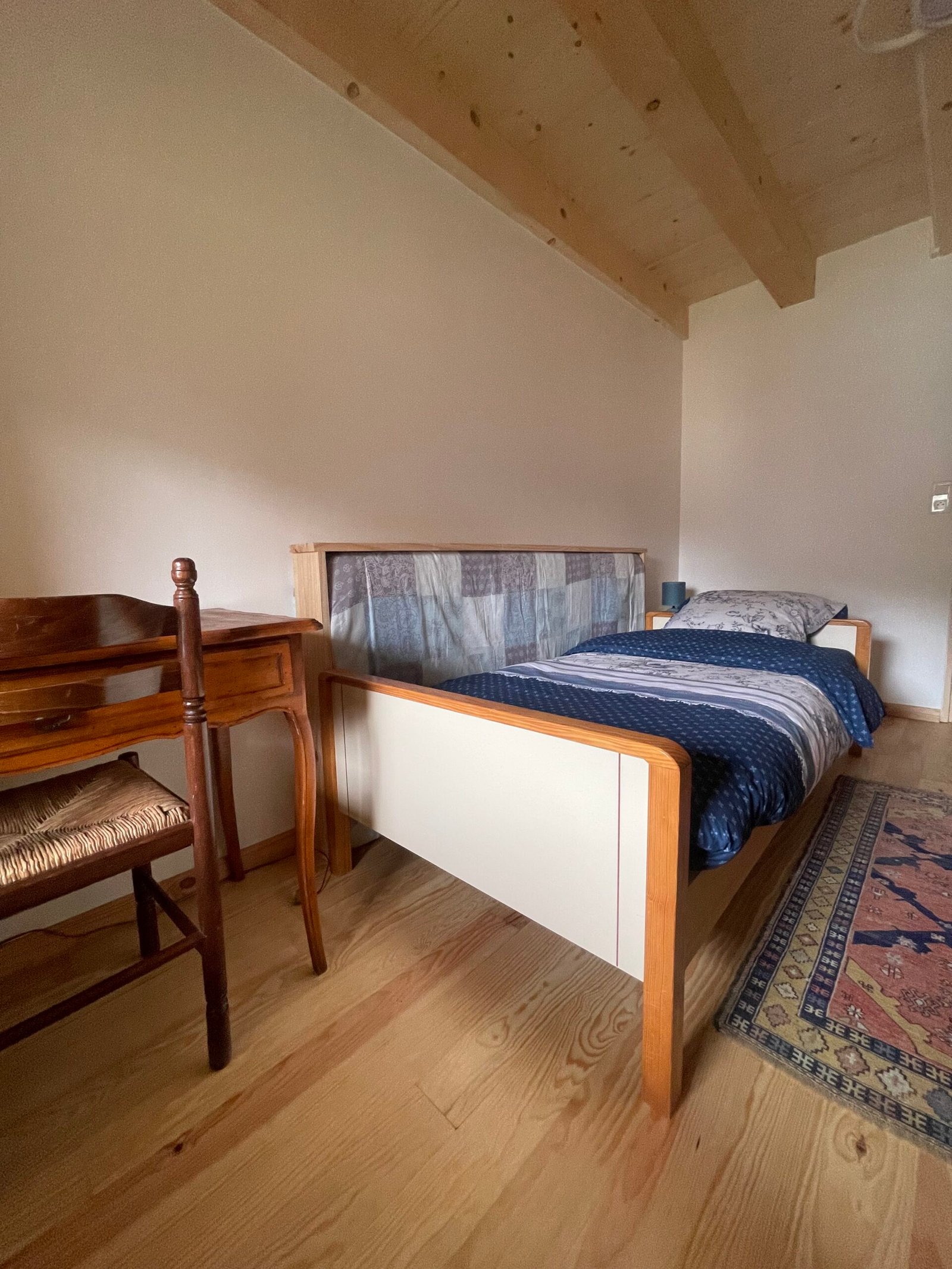 alt="Chambre confortable du gîte Chez Maria en Savoie"